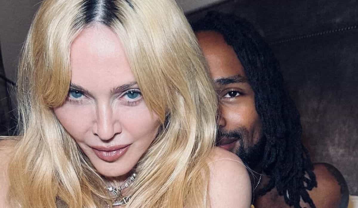 Madonna affiche un moment intime avec son nouveau petit ami dans un selfie sans chemise