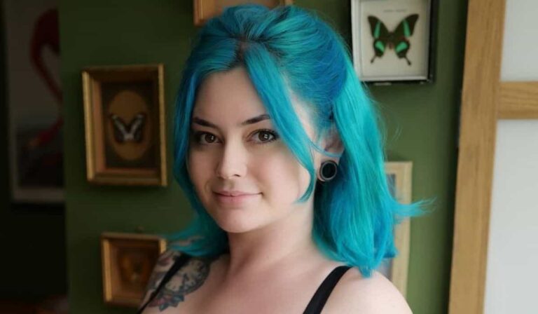 Adult content creator responds to criticism about her plastic surgeries