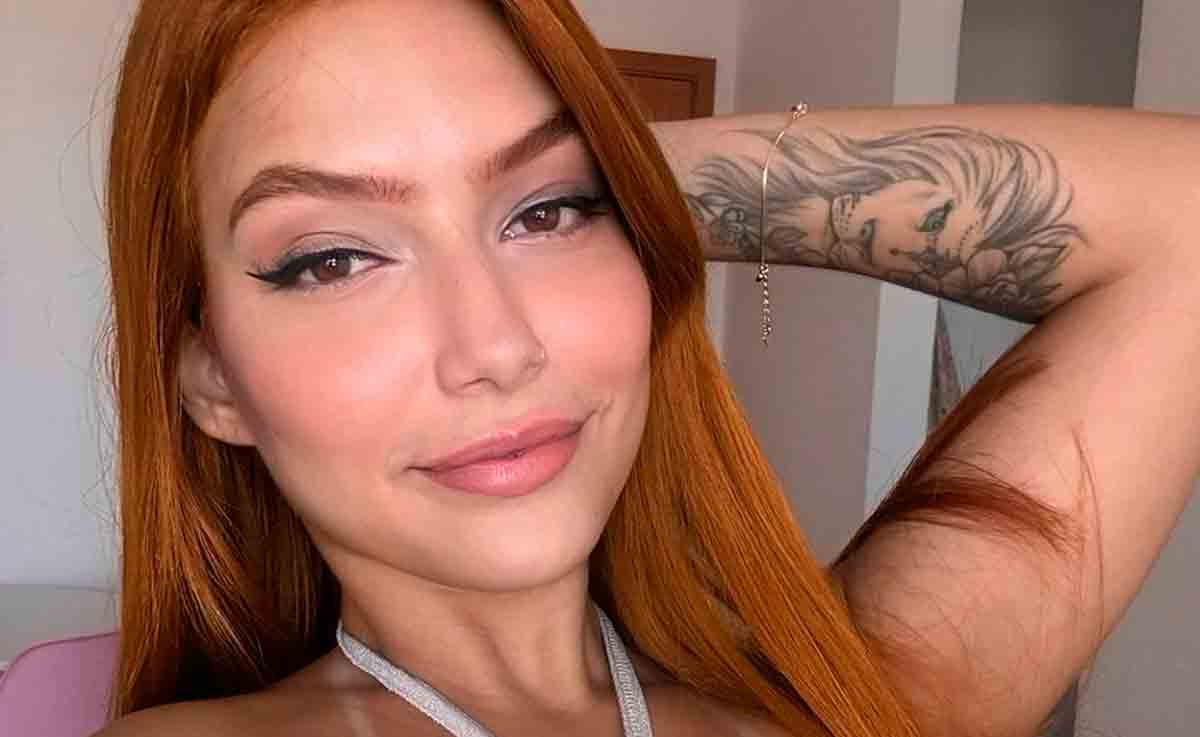 Influencerin Brida Nunes wird mit ungewöhnlichem Heiratsantrag auf einem Plakat überrascht. Foto: eubridanunes