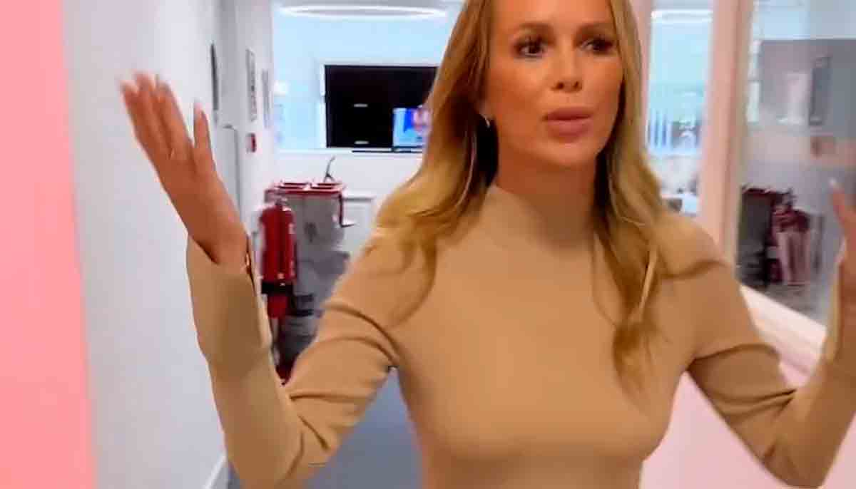 Amanda Holden. Photo and video: Instagram @noholdenback