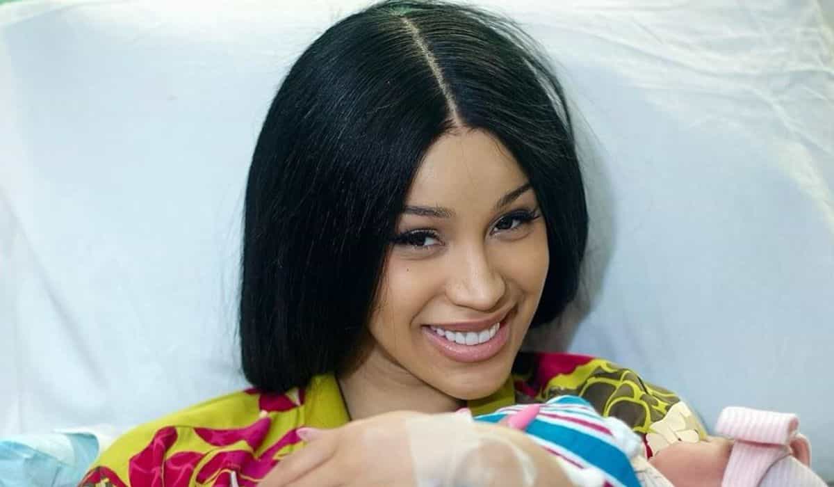 Cardi B dává podrobnosti o svém návratu do posilovny 8 dní po narození třetího dítěte