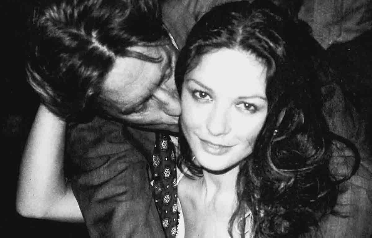 Video Catherine Zeta Jones Juhlii 55 vuotissyntym p iv ns Pelk t 
