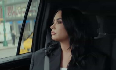 Documentário de Demi Lovato expõe o lado sombrio da fama infantil e emociona espectadores (YouTube / @hulu)