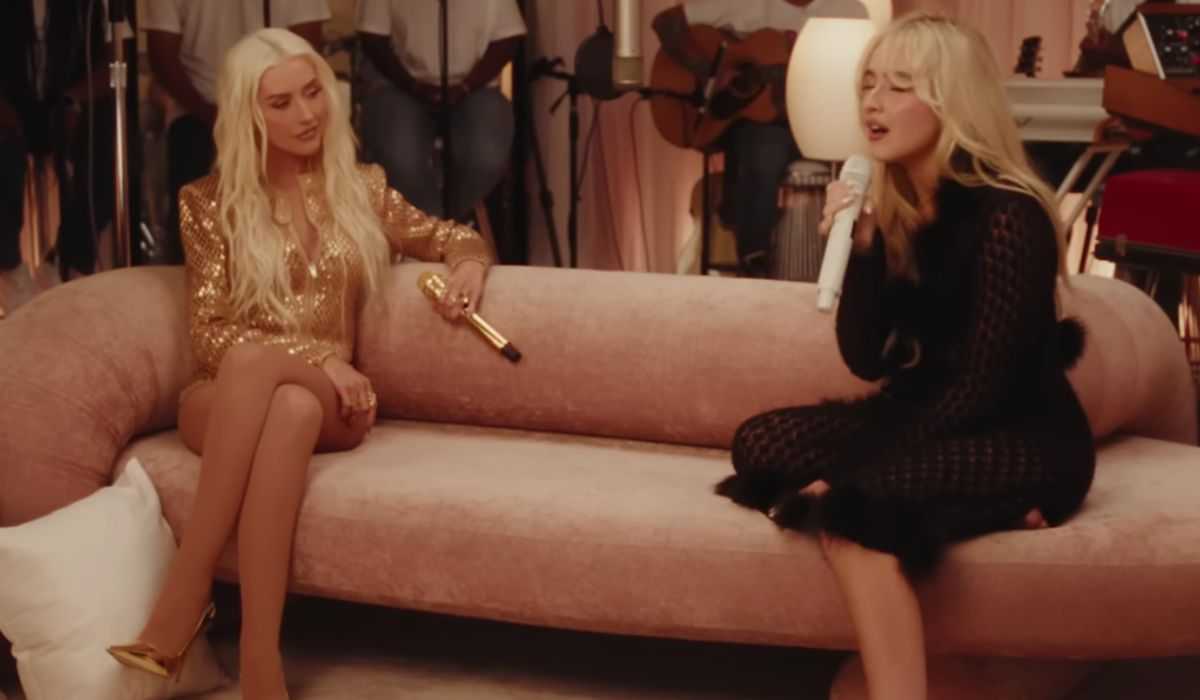 Christina Aguilera a Sabrina Carpenter zpívají spolu, ale detail upoutal pozornost a vyvolal reakce mezi fanoušky