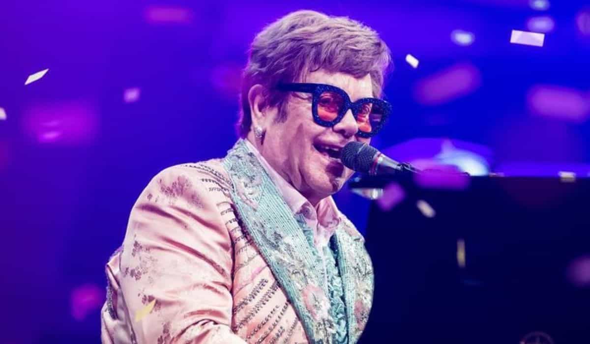 Elton John avslører at en øyeinfeksjon har etterlatt ham med begrenset syn på ett øye