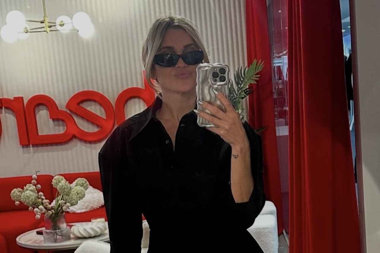 Ashley Roberts vybrala minisukni k postování videa tancující a málem ukáže příliš