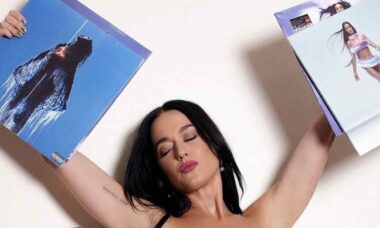 Katy Perry quase mostra demais após dispensar sutiã para anunciar novo álbum