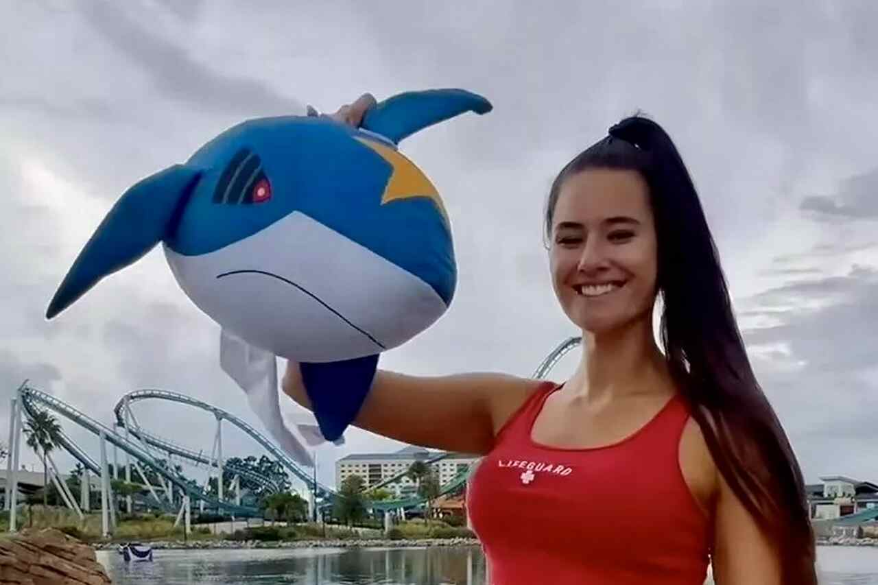 2-meter-tall model enjoys SeaWorld trip but fans are asking for something else