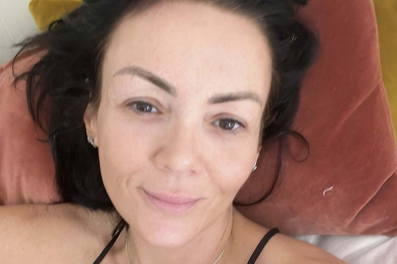 Martine McCutcheon poses in lingerie on the bed, wowing her followers