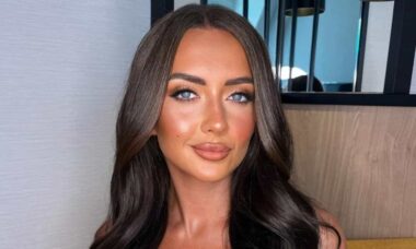 Jess White, de "Love Island", agita as redes sociais com foto ousada de biquíni