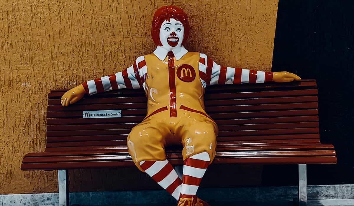 Vous avez remarqué ? Le clown de McDonald's disparaît des publicités de la chaîne – comprenez pourquoi !