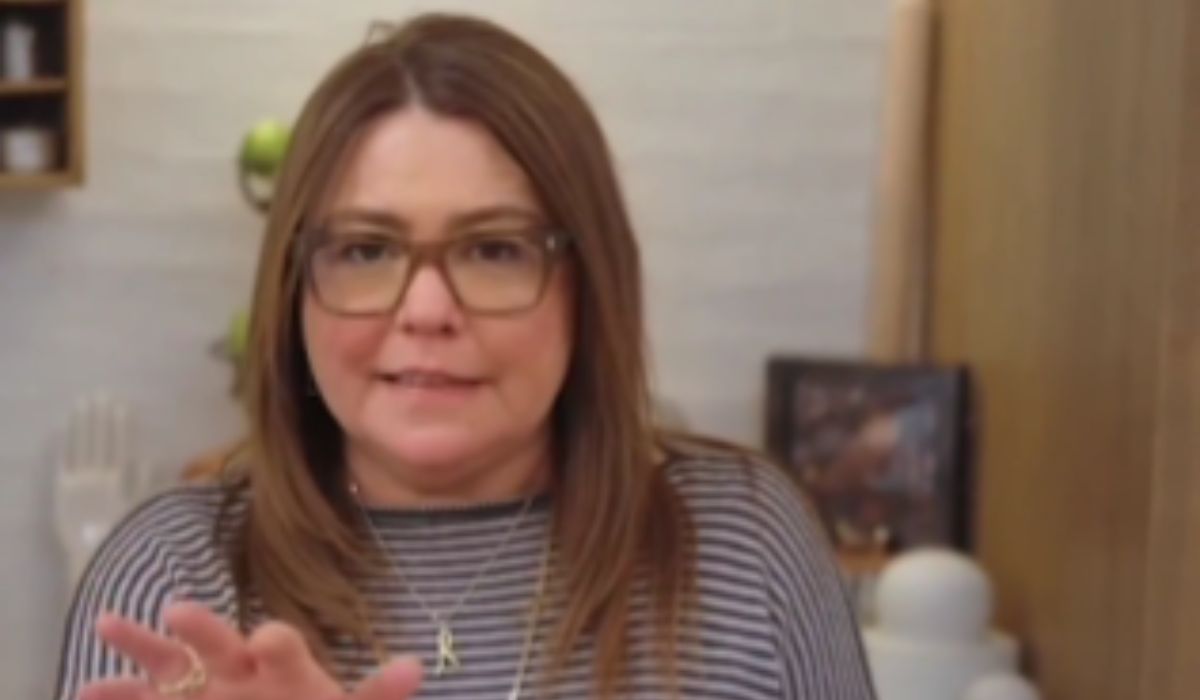 Rachael Ray appears stuttering in a new video on social media, but ignores fan concerns