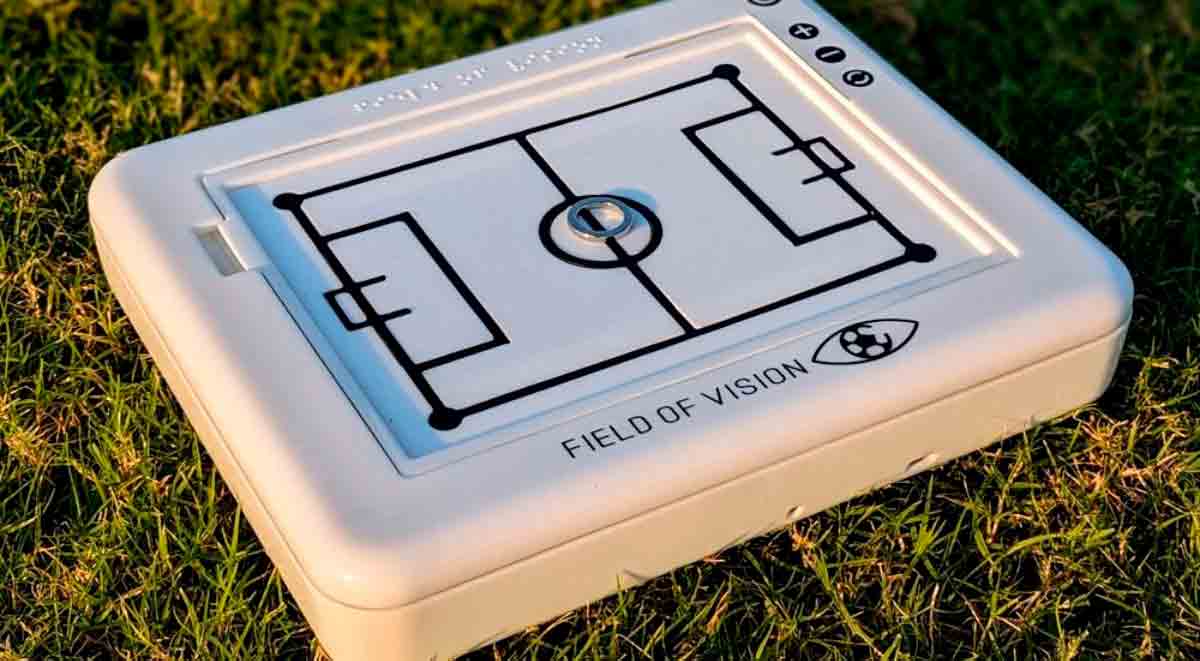 Sensory device helps visually impaired experience a football match in detail. Photo: Publication