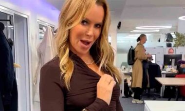 Amanda Holden. Instagram @noholdenback