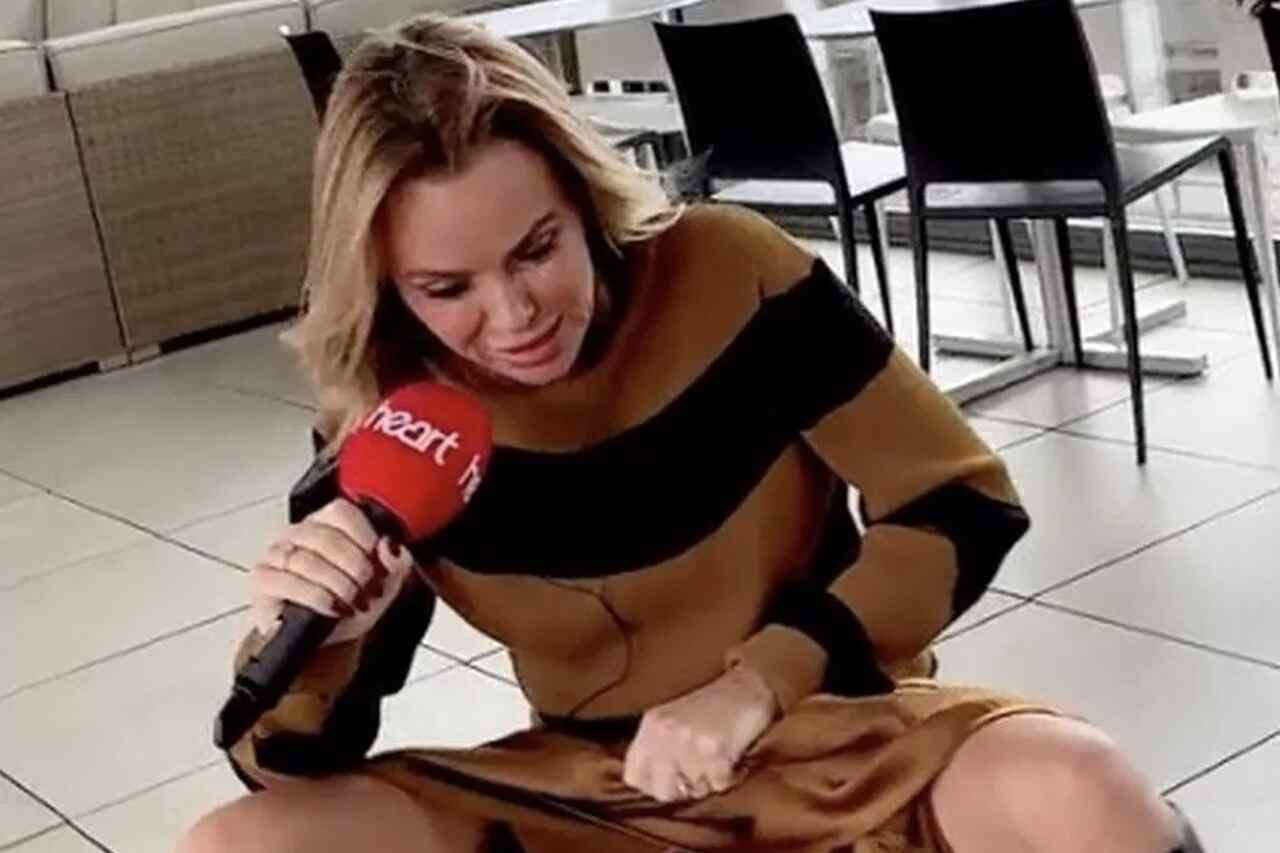 Amanda Holden mostra quasi troppo mentre indossa una gonna per andare su un triciclo