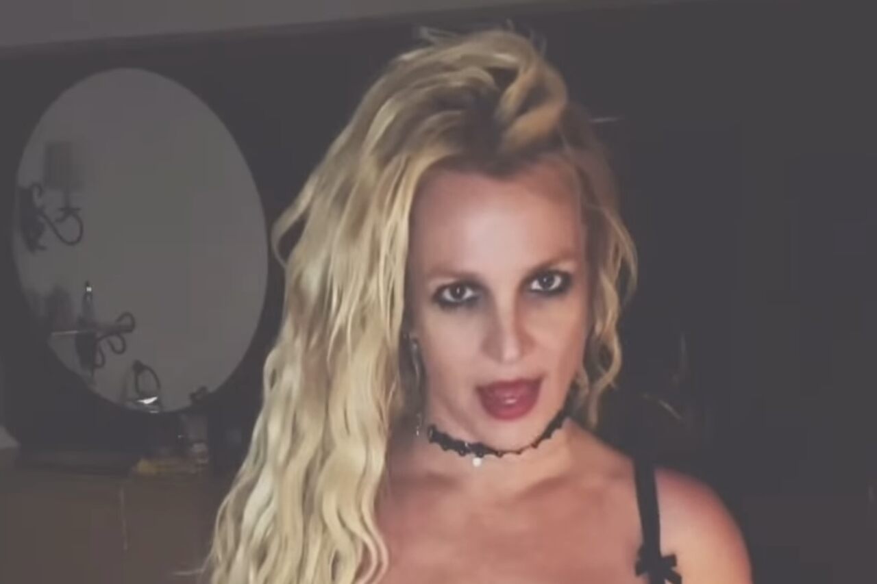 Britney Spears poserer i undertøy for å dele intime hemmeligheter