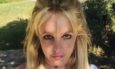 Britney Spears faz revelação surpreendente sobre as mulheres que tem uma “quedinha”