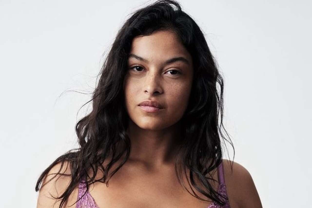 Devyn Garcia fortryller fans efter at have poseret i lilla lingeri før Victoria’s Secret-eventet