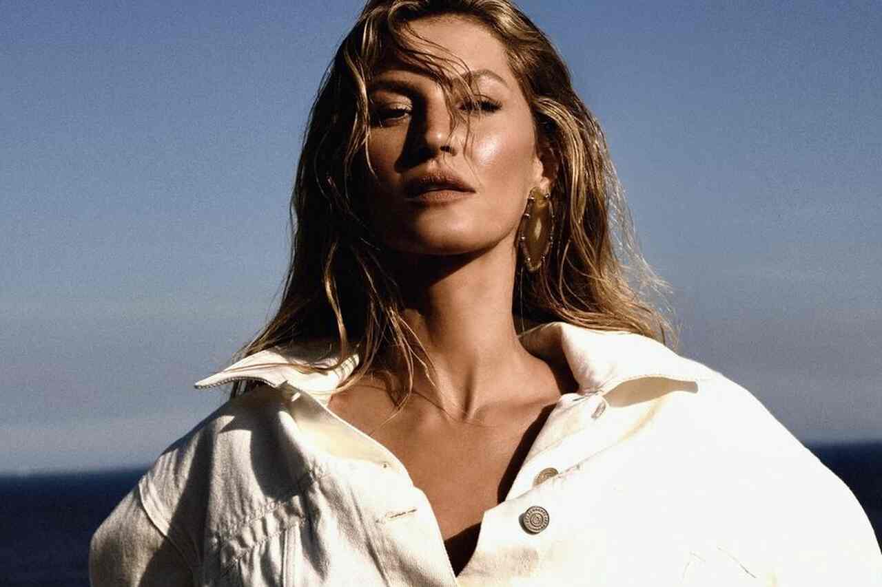 Gisele Bündchen shows off her flawless physique after posing in a denim set