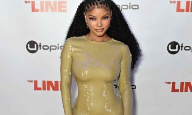 Halle Bailey exibe curvas deslumbrantes após posar com vestido justíssimo