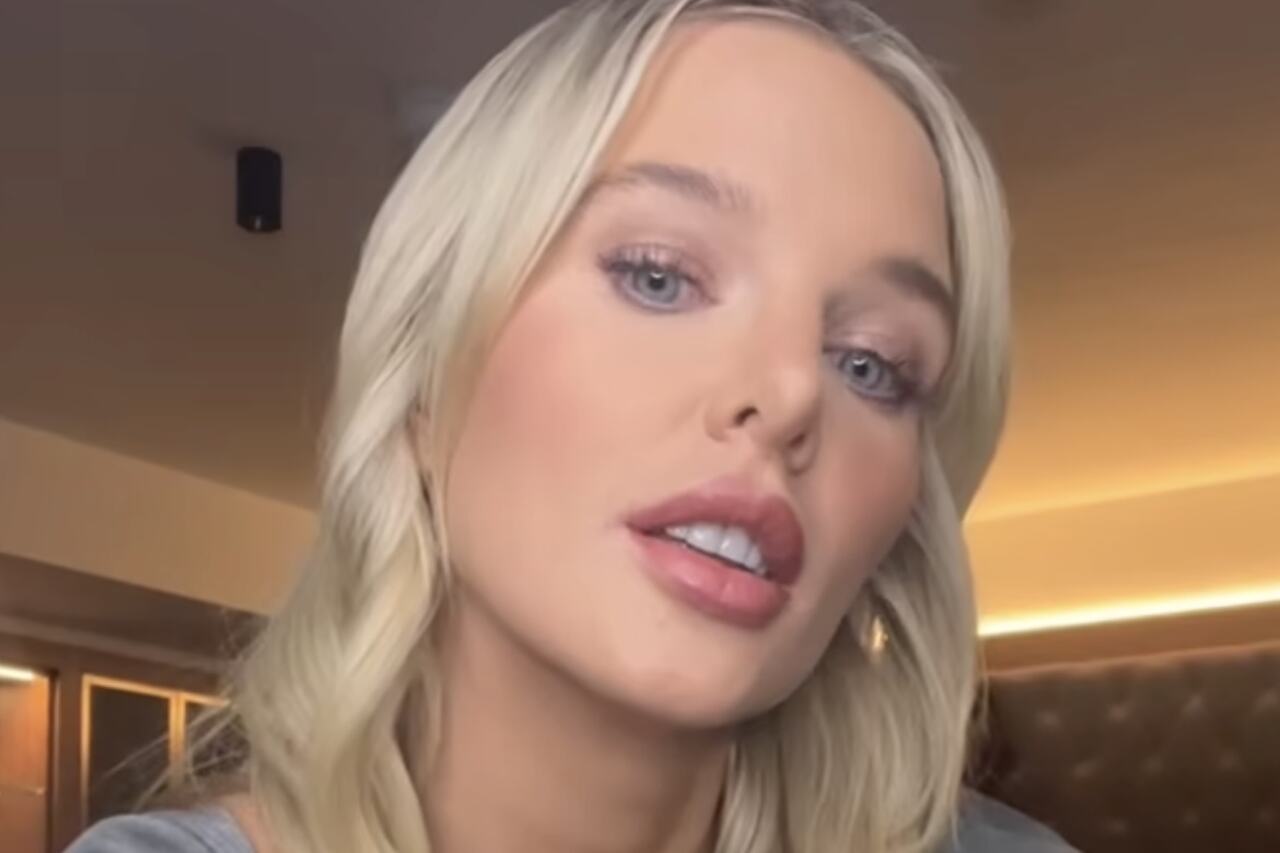 Helen Flanagan viser fejlfri fysiske attributter, mens hun gør sig klar til en date