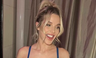 Helen Flanagan deixa fãs chocados após fazer confissão íntima em reality