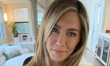 Jennifer Aniston acidentalmente revela detalhe pessoal após postar selfie no Instagram