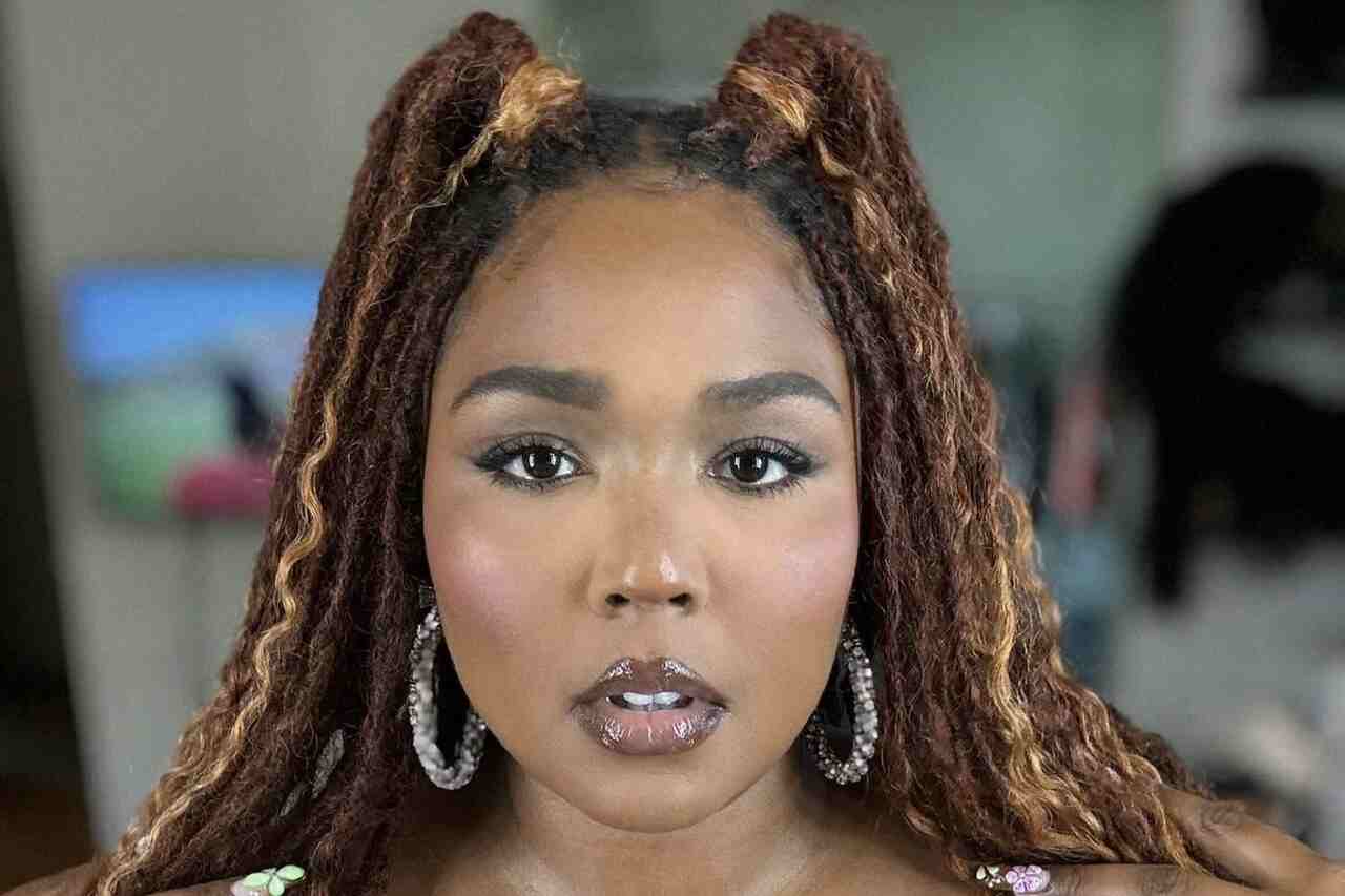 Lizzo poses in black bodysuit to showcase her new physique and receives praise from fans