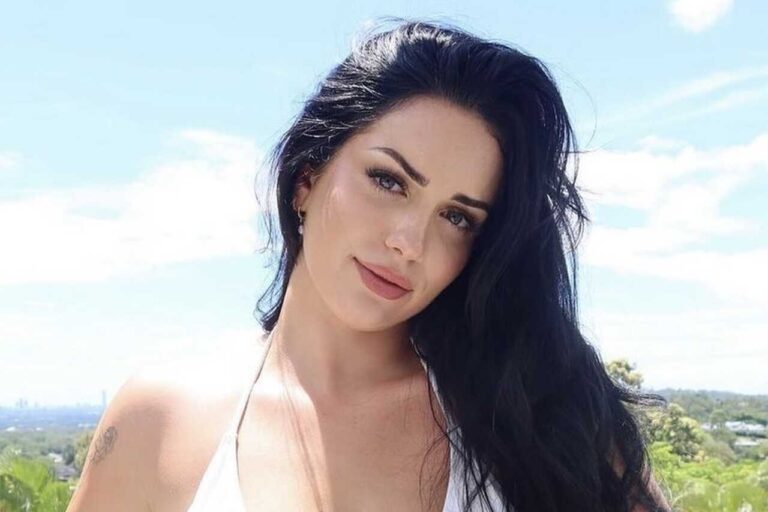 modelka odhalí přítele svého otce, který byl přihlášen na její stránky s obsahem pro dospělé