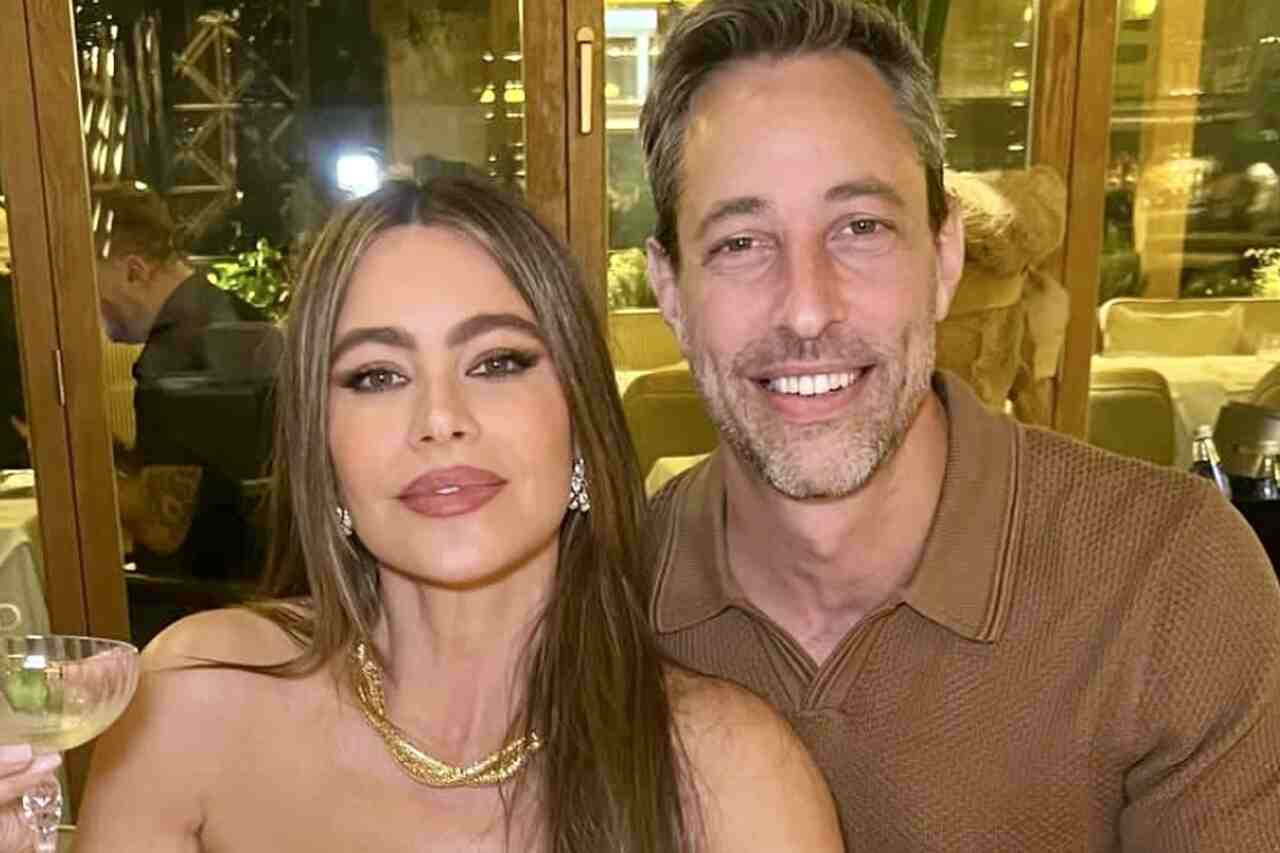 Sofia Vergara says she’s “kind of single” even though she’s in a relationship