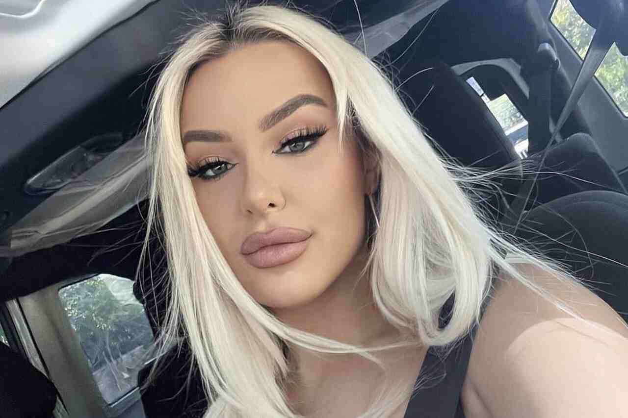 Influencer Tana Mongeau overrasker efter at have afsløret millionindtægter med sin profil på en voksen indholdsplatform