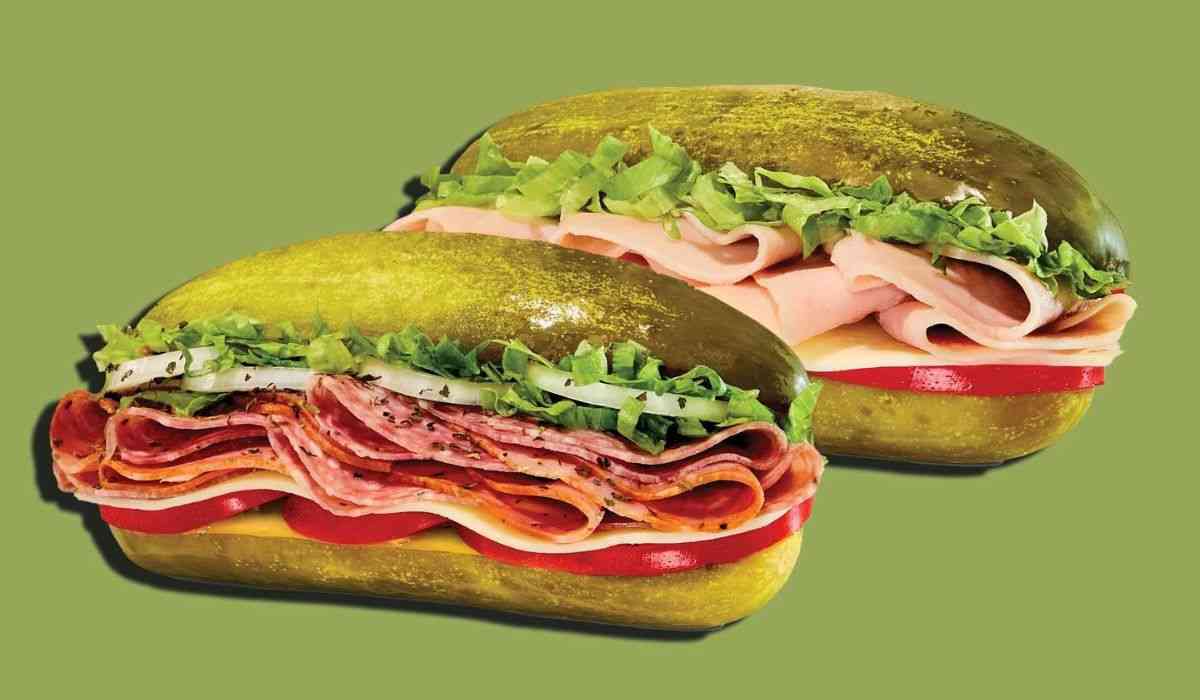 Panino con Cetriolo al Posto del Pane Diventa Virale sul Web e Suscita la Curiosità degli Utenti