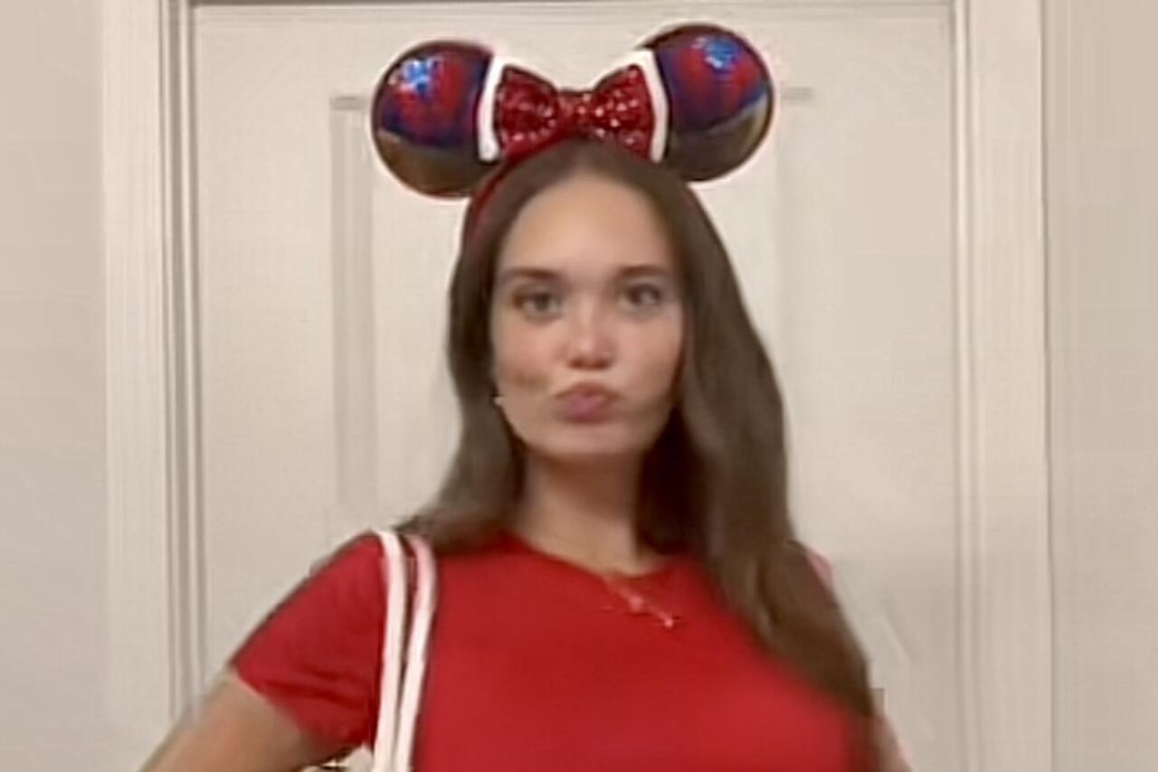 Tiktoker criticized for choosing a bold outfit to go to Disney park