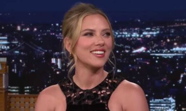 Scarlett Johansson admite erro estético que deixou um "buraco" em seu rosto: "um dos meus maiores arrependimentos"