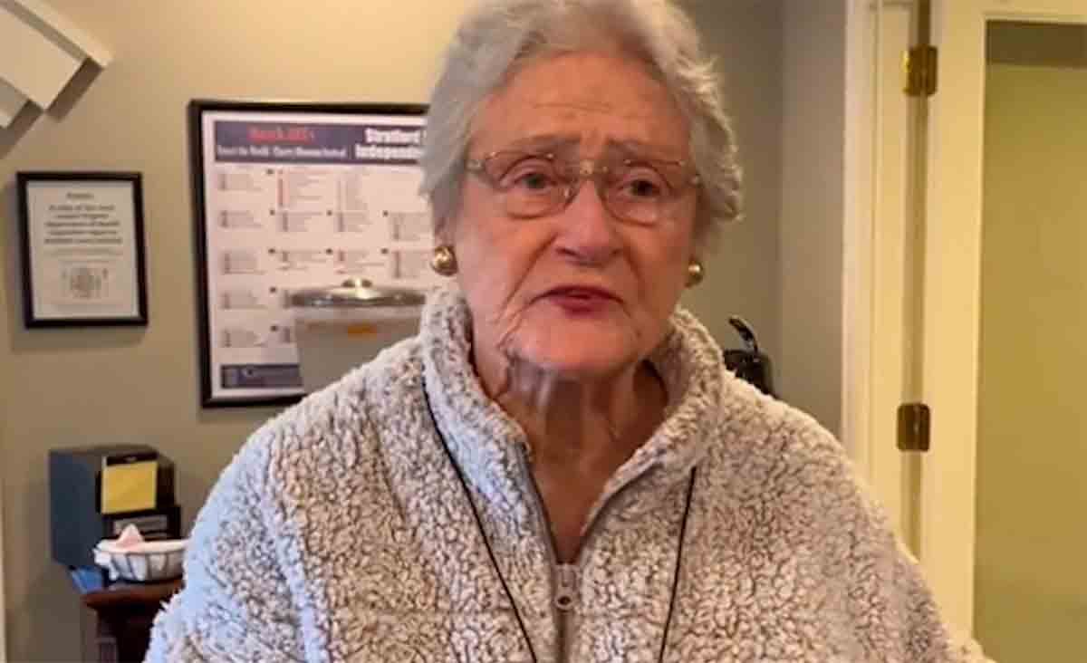 85-year-old woman becomes TikTok sensation with videos filmed at a nursing home. Photo: TikTok @commonwealthsl