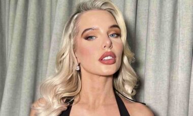 Helen Flanagan deixa atributos físicos em evidência após posar com top decotado