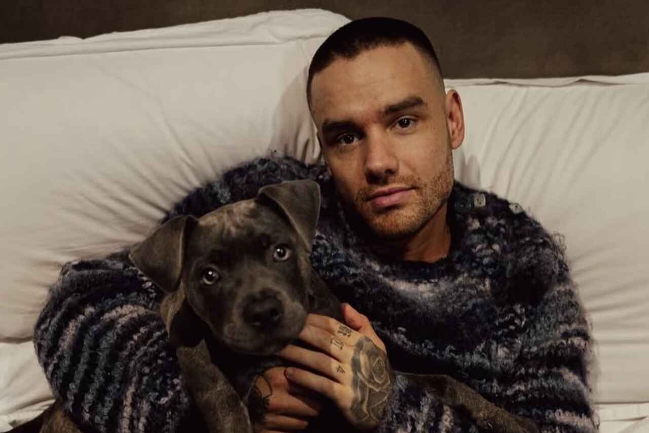 Nuovo filmato della telecamera di sicurezza mostra Liam Payne trascinato nell'hotel pochi minuti prima della sua morte