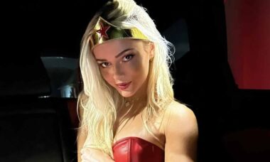 Ginasta Livvy Dunne posa de Wonder Woman para o Halloween e deixa fãs babando