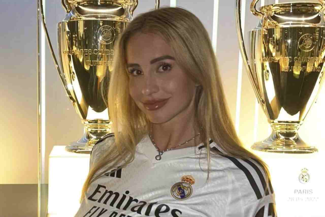 Apresentadora italiana exibe atributos físicos impecáveis após declarar seu amor pelo Real Madrid