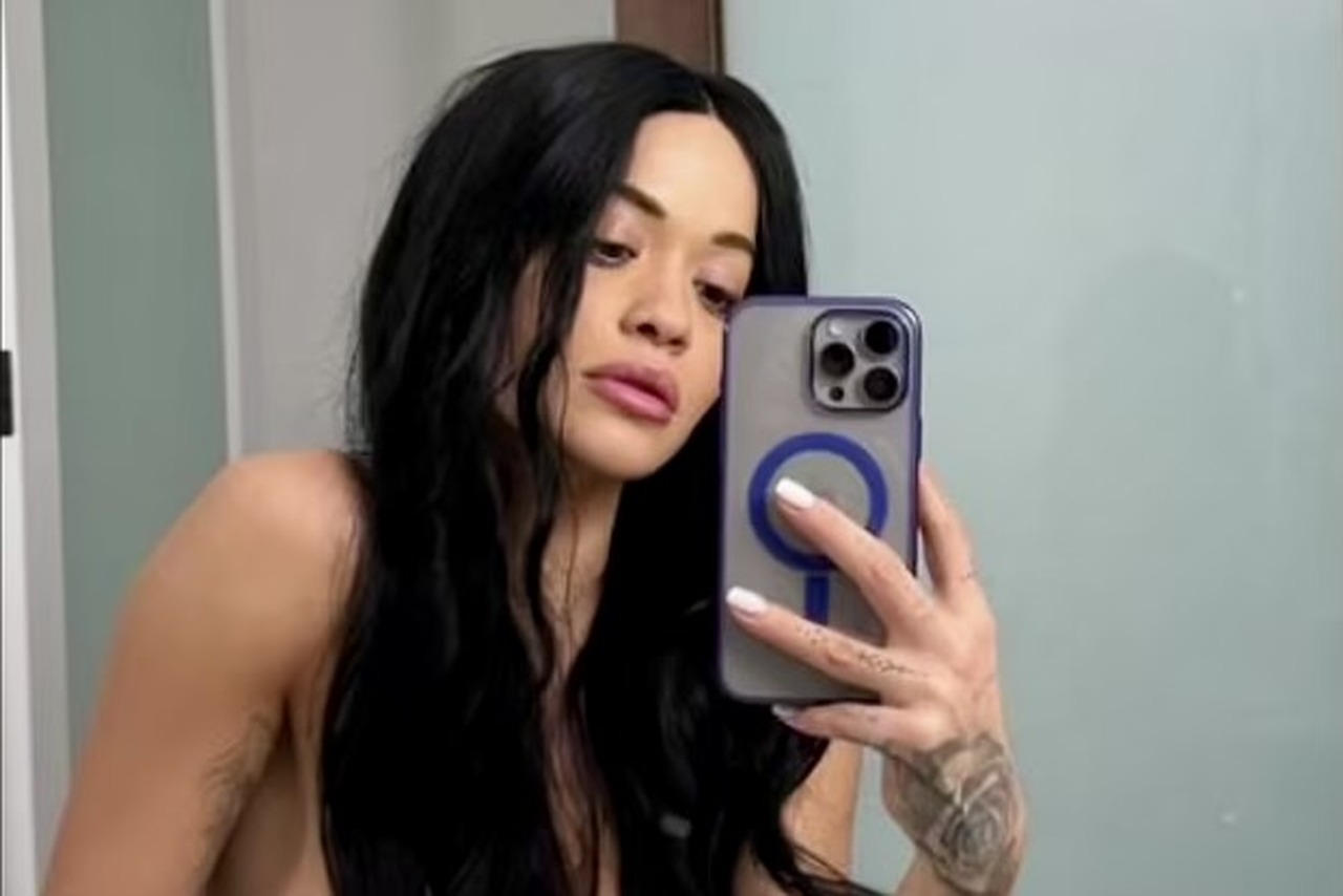 Rita Ora strips down to showcase new look with black hair: “Goth”