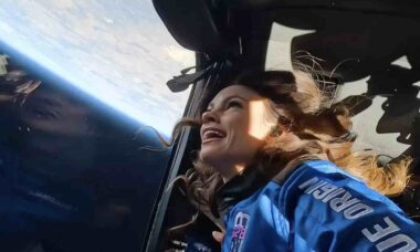 Blue Origin apaga vídeo de astronauta no espaço após chuva de comentários misóginos