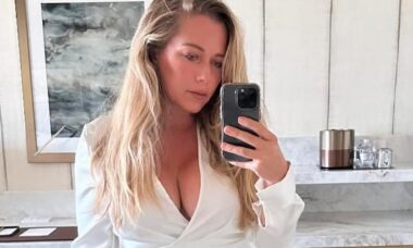 Kendra Wilkinson. Instagram @kendrawilkinson