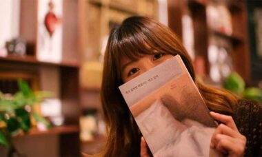Escritora sul-coreana Baek Se-hee, autora de best-seller sobre saúde mental, morre aos 35. Foto: Centro de Doação de Órgãos da Coreia