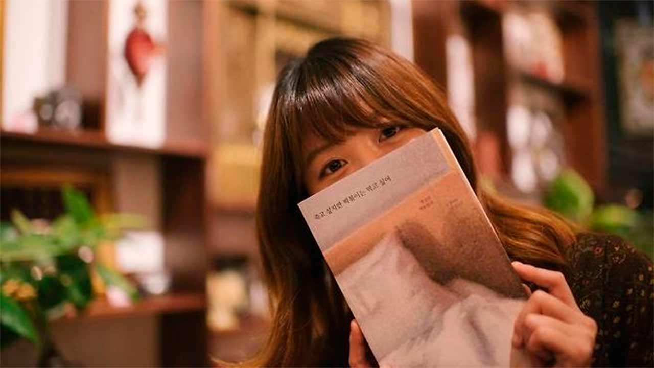 南韓作家白世熙（Baek Se-hee），以暢銷心理健康著作聞名，享年35歲。照片來源：韓國器官捐贈中心